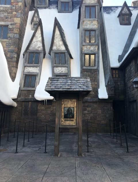 The Ultimate Guide to the Wizarding World of Harry Potter Orlando: Hogsmeade. A complete guide to what to do, see and look for while visiting the wizarding village of Hogsmeade while at Universal Studios, Orlando, including tips and tricks to make the most out of your vacation. // Hey There, Chelsie