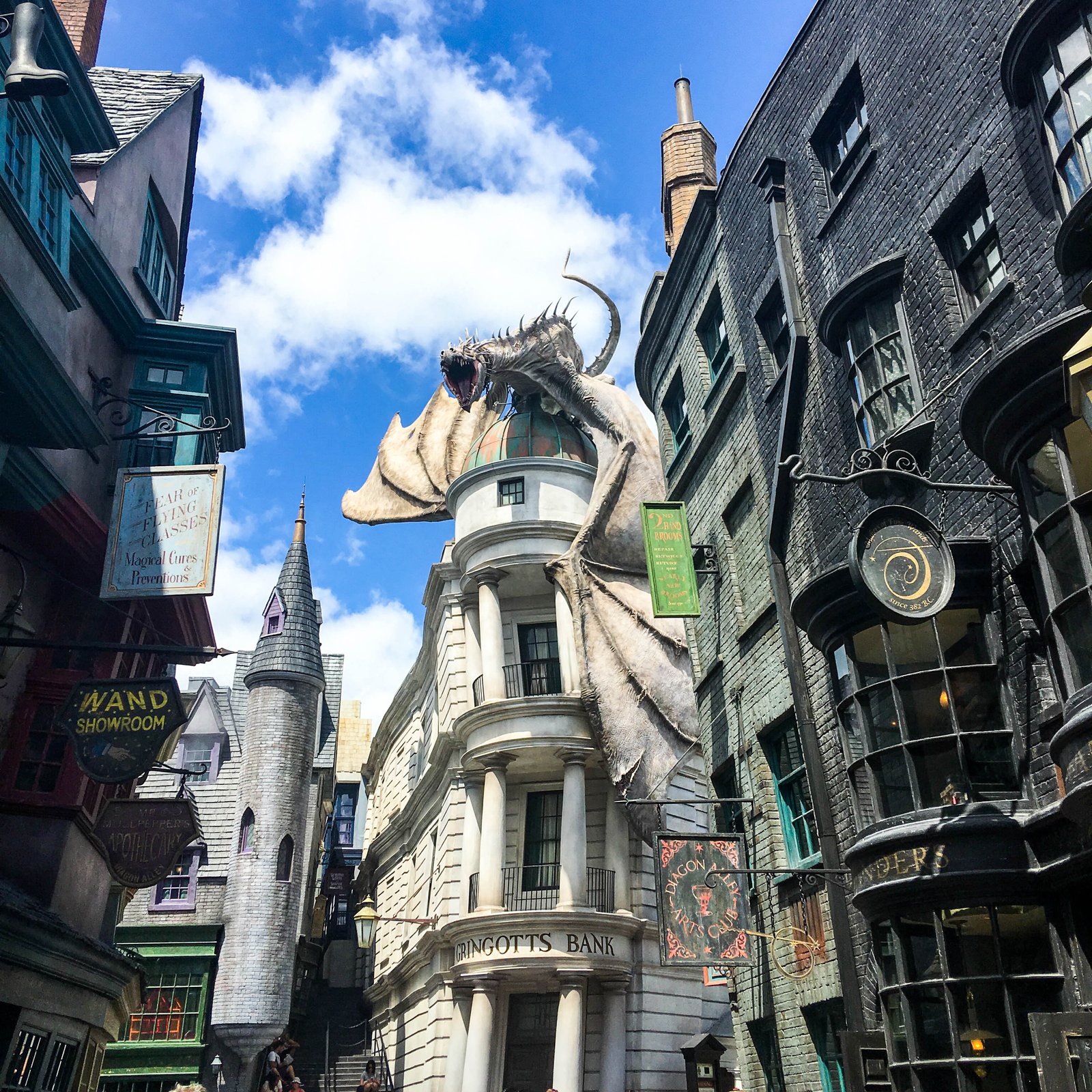 The Ultimate Guide to the Wizarding World of Harry Potter in Universal Studios Orlando: Diagon Alley.