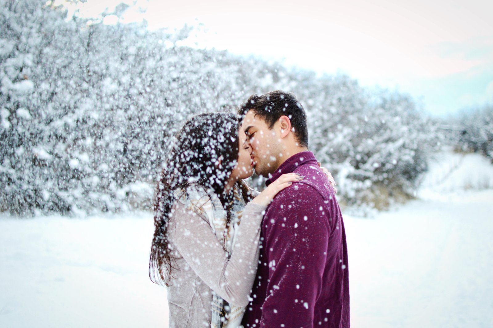 Chelsie Caroline Photography: A snowy engagement shoot pose idea // Hey There, Chelsie