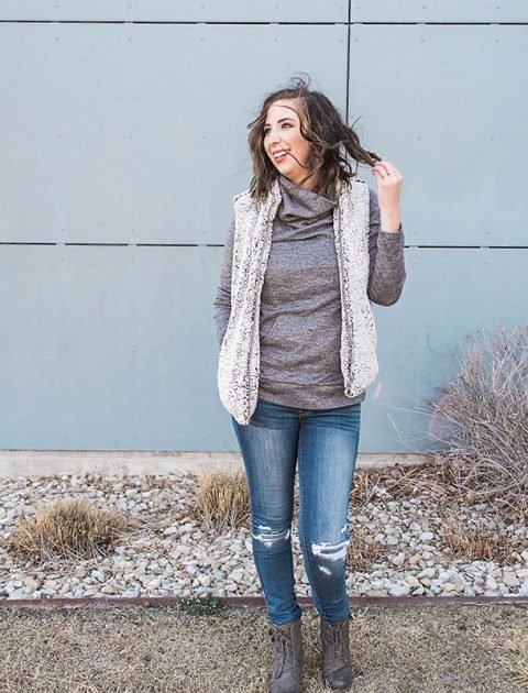Here are 3 Sherpa Vest outfit ideas - Sherpa vests and Sherpa Pull overs are all the rage - so here are 3 ways to style a Sherpa Vest // Hey There, Chelsie