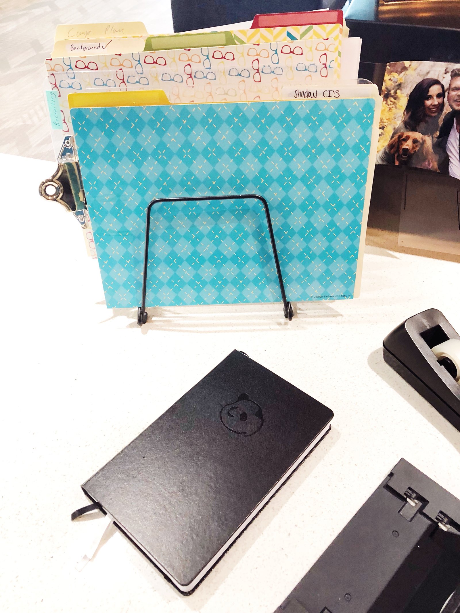 How to keep your blog and 9-5 job organized using paper products // Hey There, Chelsie #ad #howlifeunfolds