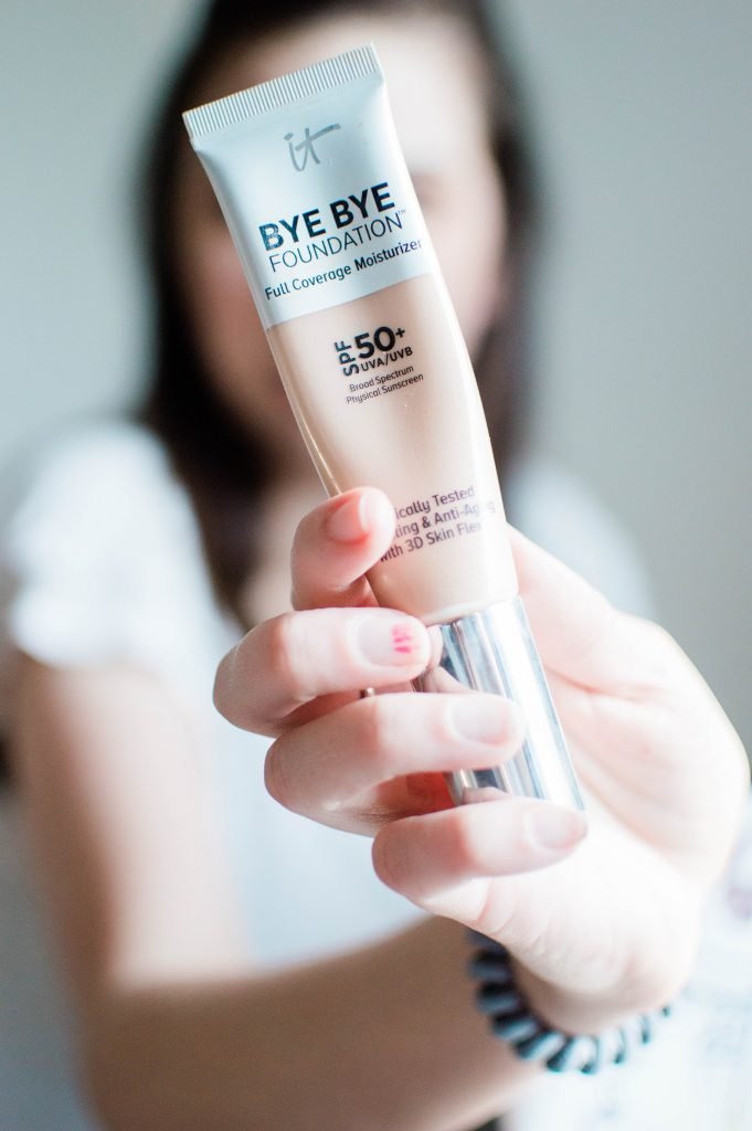 Best Makeup for a Beach Vacation. Here's a complete makeup packing list for a beach vacation // Hey There, Chelsie