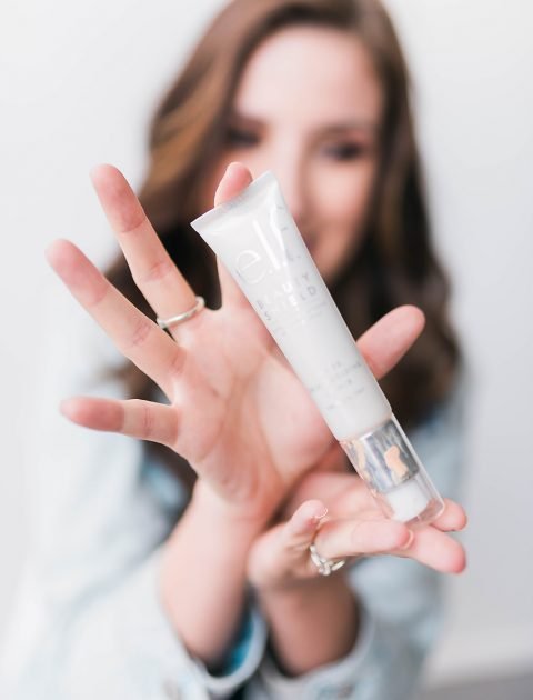 Best Drugstore face primer from elf cosmetics - the beauty shield. Review and thoughts on it included in the Best Beauty Products to Try in 2019 Round up! Rounding up the BEST beauty products of 2018 that you NEED to try in 2019! These are some of the best drugstore makeup and beauty products, best high-end foundations and eyeshadow palettes, best skincare products, and best hair products (including dry shampoo) out there!