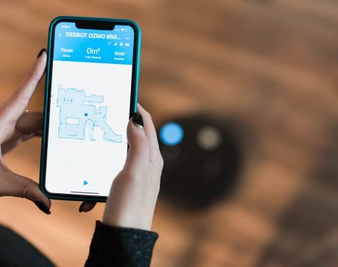 The Must-Have Vacuum for dog owners: the ecovac DEEBOT OZMO 950