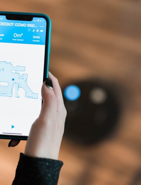 The Must-Have Vacuum for dog owners: the ecovac DEEBOT OZMO 950